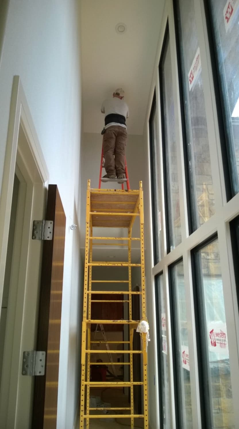 24 Sketchy Ladders That Are Accidents Waiting to Happen